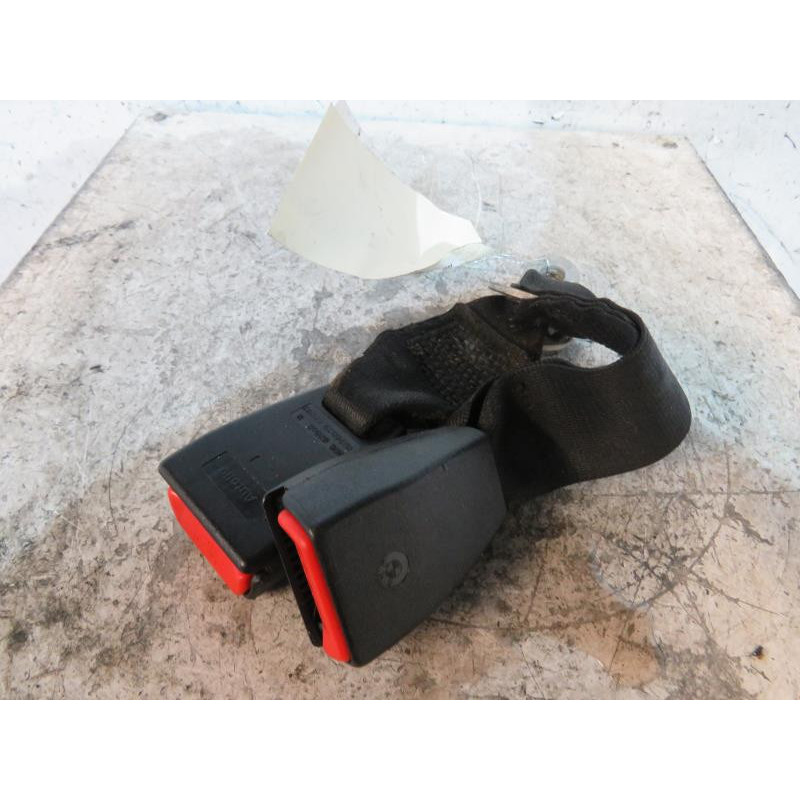 Attache ceinture arriere droit BMW SERIE 3 E46 Photo n°1