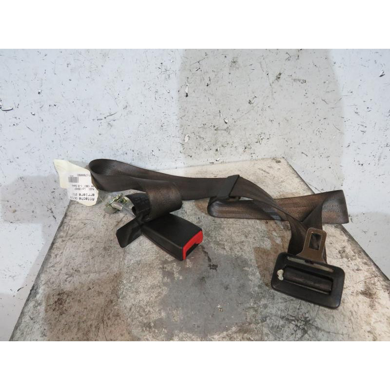 Attache ceinture arriere droit AUDI A4 1 Photo n°1