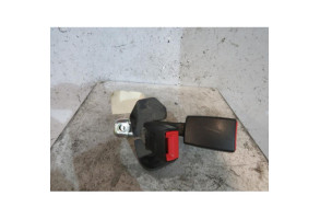 Attache ceinture arriere gauche AUDI A4 1 Photo n°1
