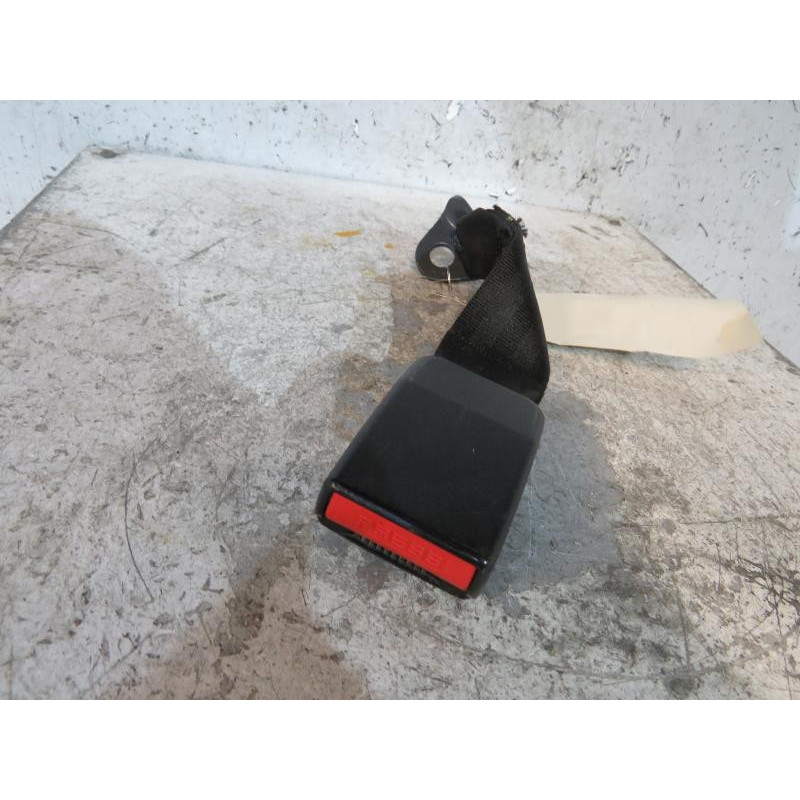 Attache ceinture arriere gauche PEUGEOT 206+ Photo n°1