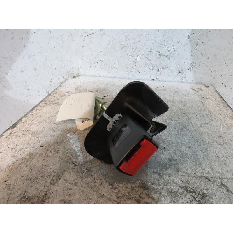Attache ceinture arriere droit AUDI A4 2 Photo n°1
