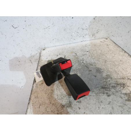 Attache ceinture arriere gauche AUDI A4 2