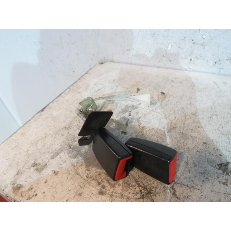 Attache ceinture arriere gauche VOLKSWAGEN PASSAT 4 Photo n°1