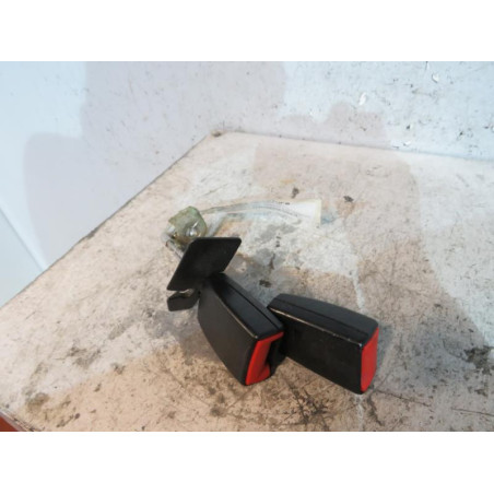 Attache ceinture arriere gauche VOLKSWAGEN PASSAT 4