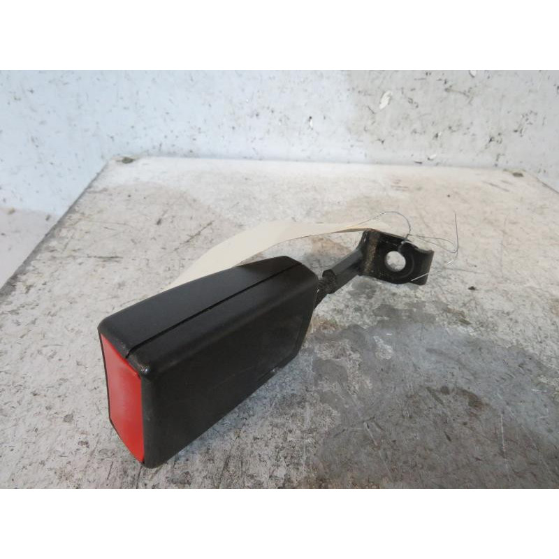 Attache ceinture arriere gauche OPEL ASTRA H Photo n°1