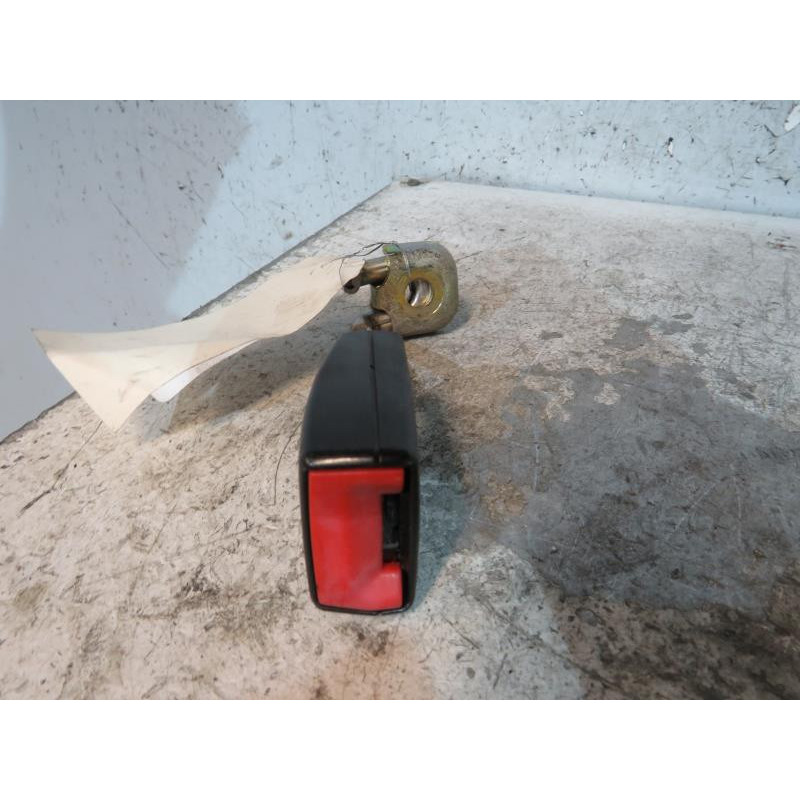 Attache ceinture arriere droit VOLKSWAGEN PASSAT 4 Photo n°1
