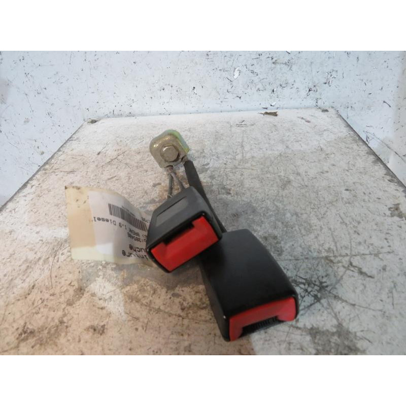 Attache ceinture arriere gauche VOLKSWAGEN PASSAT 4 Photo n°1