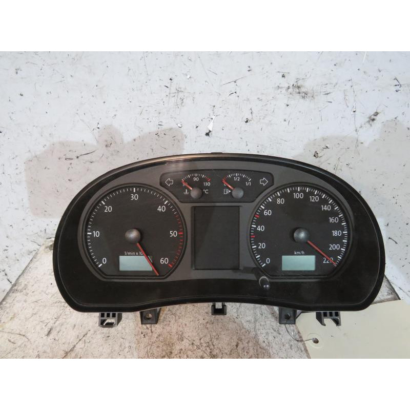 Compteur VOLKSWAGEN POLO 4 Photo n°1