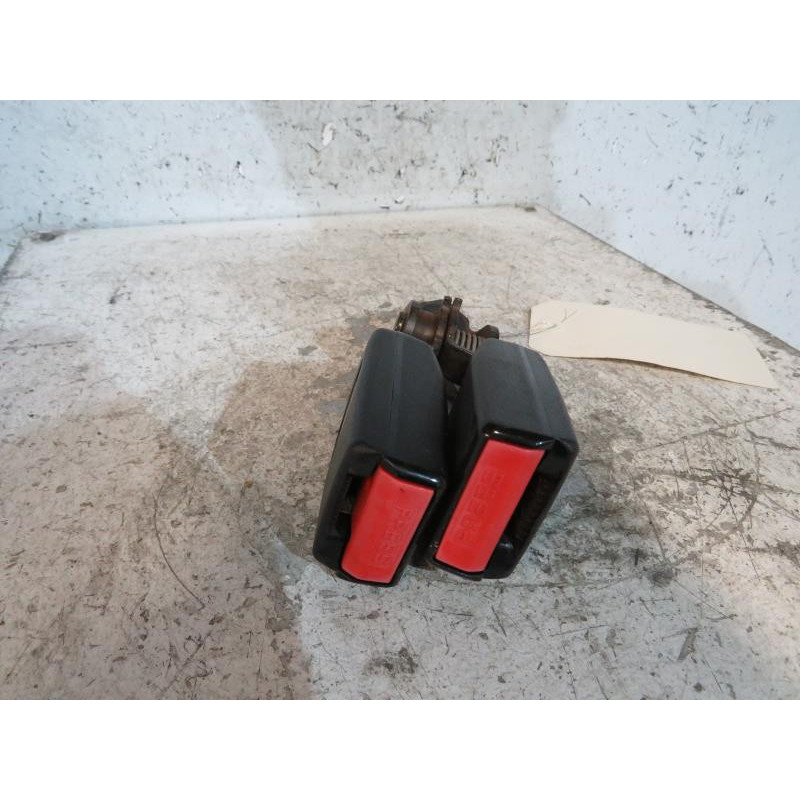 Attache ceinture arriere gauche PEUGEOT 407 Photo n°1