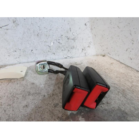Attache ceinture arriere gauche VOLKSWAGEN POLO 4