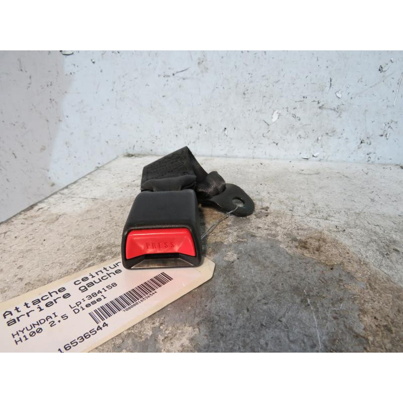 Attache ceinture arriere gauche HYUNDAI H1 1 STAREX Photo n°1
