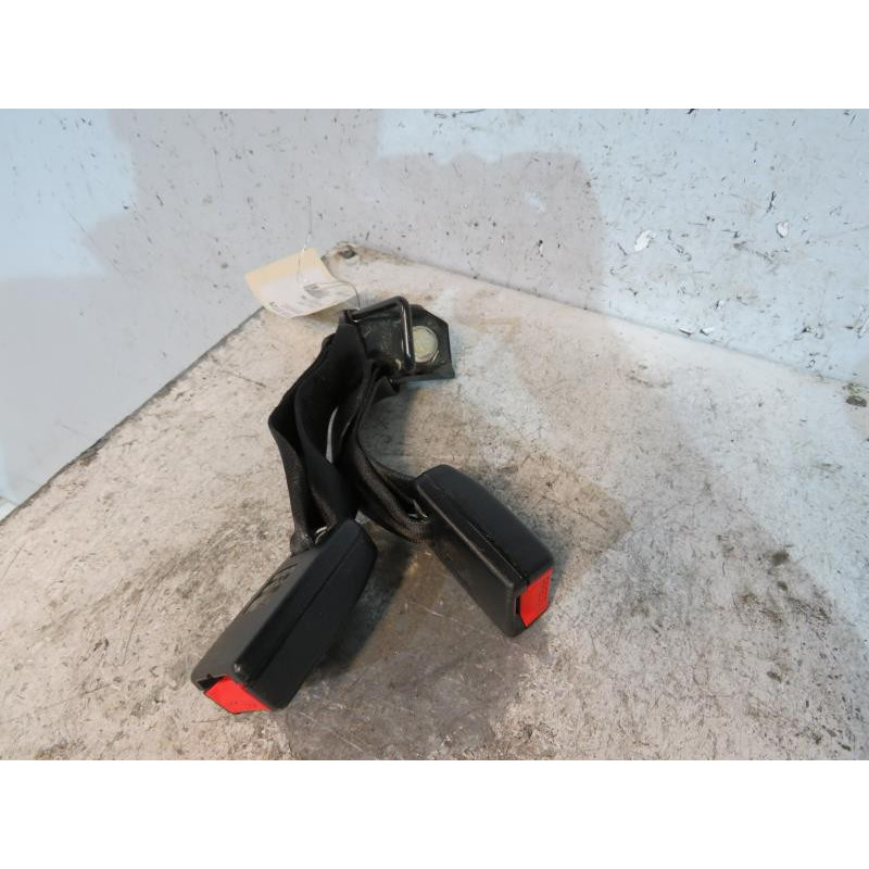 Attache ceinture arriere droit NISSAN PRIMERA 4 Photo n°1