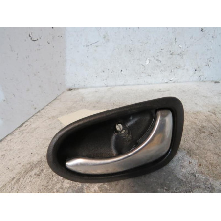 Poignee interieur arriere droit NISSAN PRIMERA 4