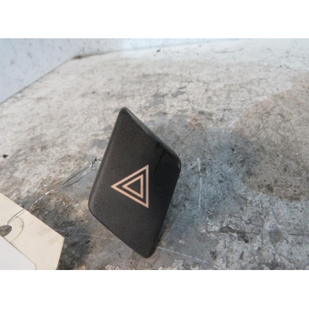 Bouton de warning TOYOTA YARIS 2