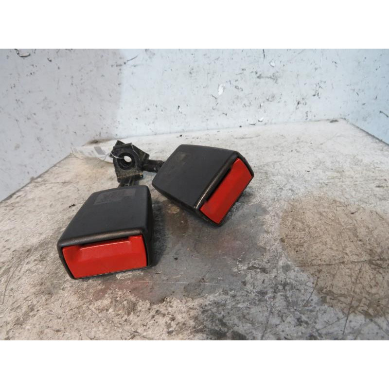 Attache ceinture arriere droit OPEL ASTRA H Photo n°1