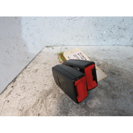 Attache ceinture arriere gauche VOLKSWAGEN GOLF 5
