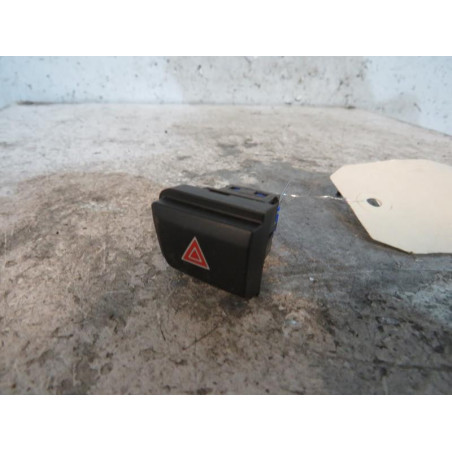 Bouton de warning PEUGEOT 208 1