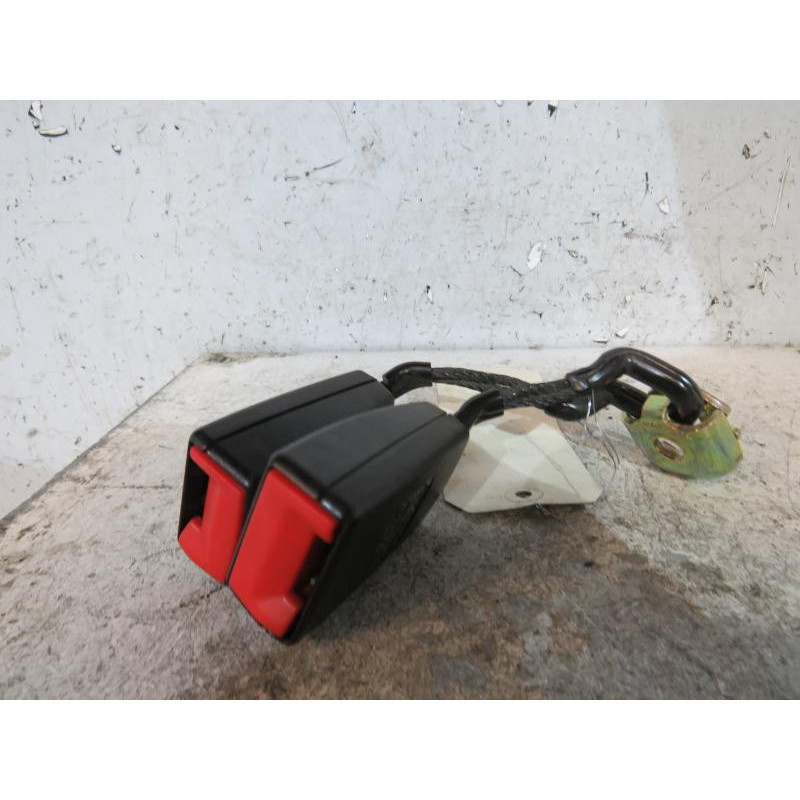 Attache ceinture arriere gauche VOLKSWAGEN POLO 4 Photo n°1