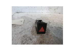 Bouton de warning VOLKSWAGEN POLO 4 Photo n°1