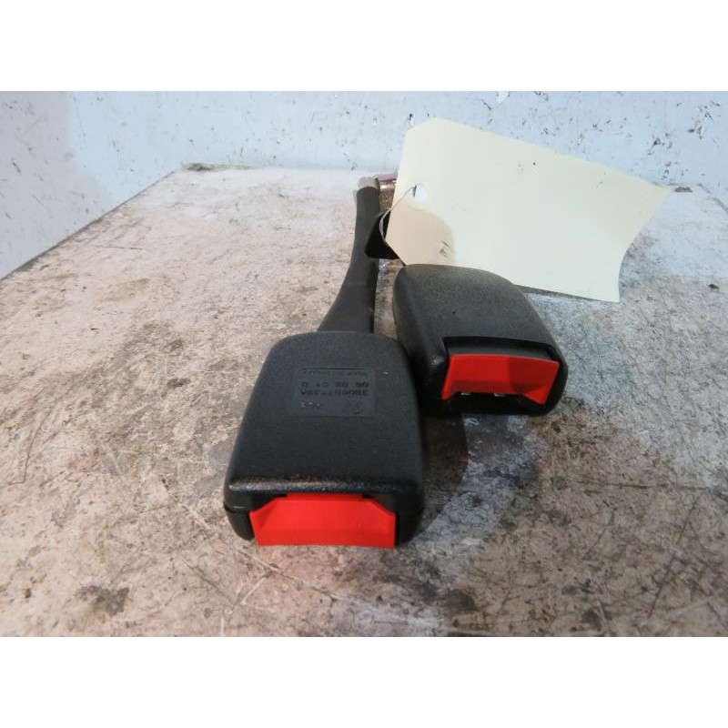 Attache ceinture arriere gauche VOLKSWAGEN PASSAT 4 Photo n°1