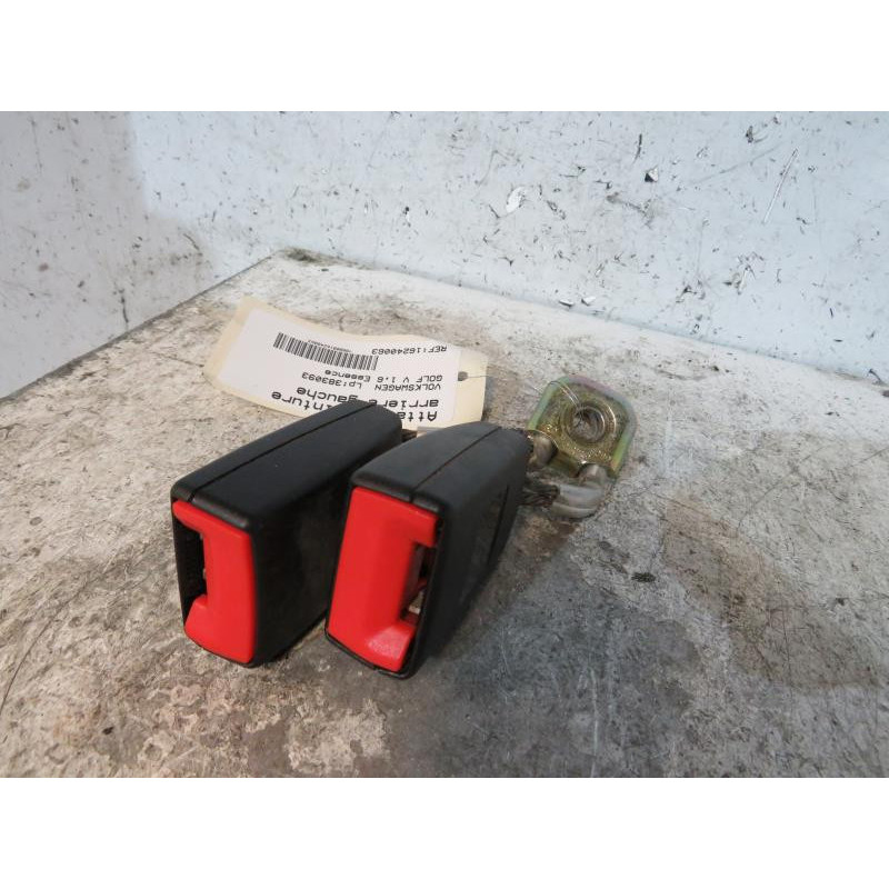 Attache ceinture arriere gauche VOLKSWAGEN GOLF 5 Photo n°1
