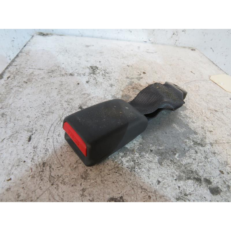 Attache ceinture arriere gauche TOYOTA COROLLA 10 Photo n°1