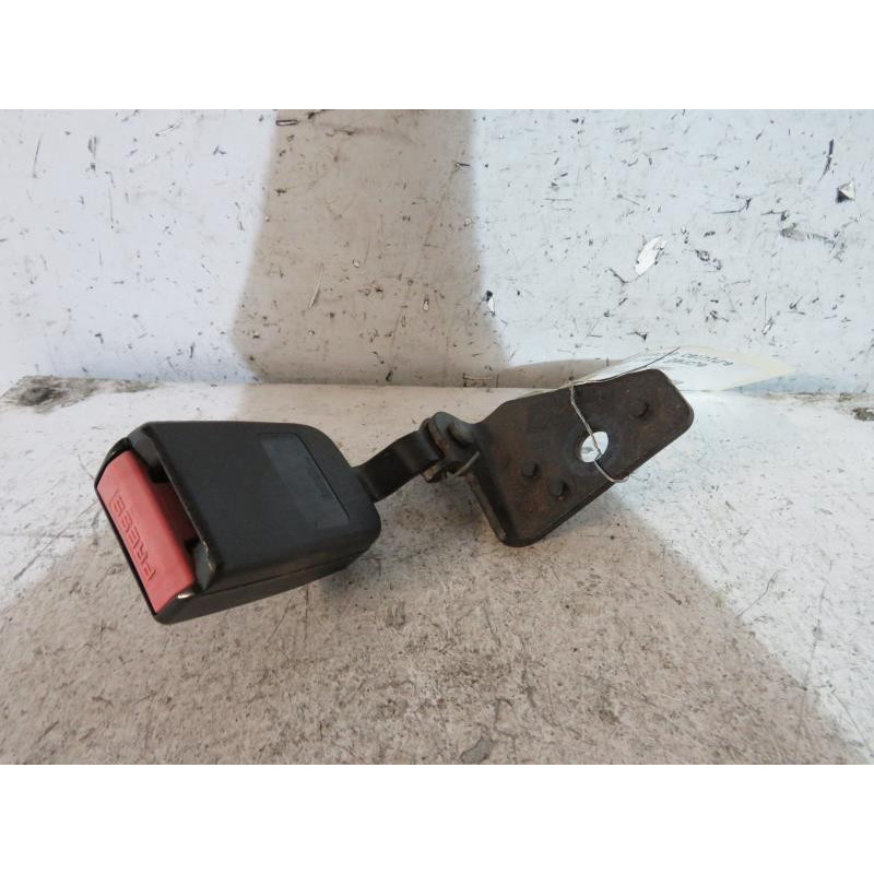 Attache ceinture arriere gauche PEUGEOT 407 Photo n°1