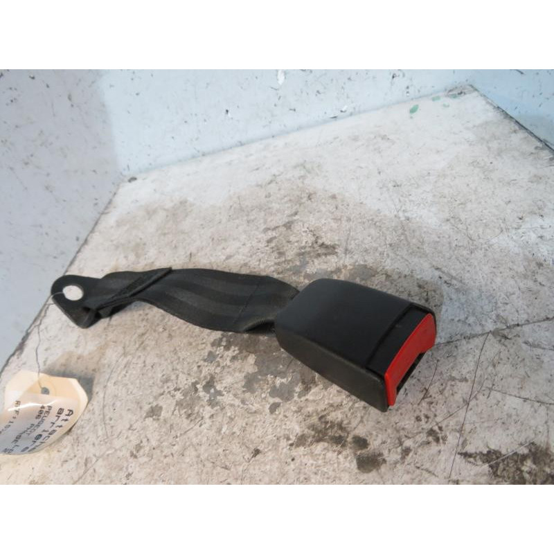 Attache ceinture arriere droit PEUGEOT 406 Photo n°1
