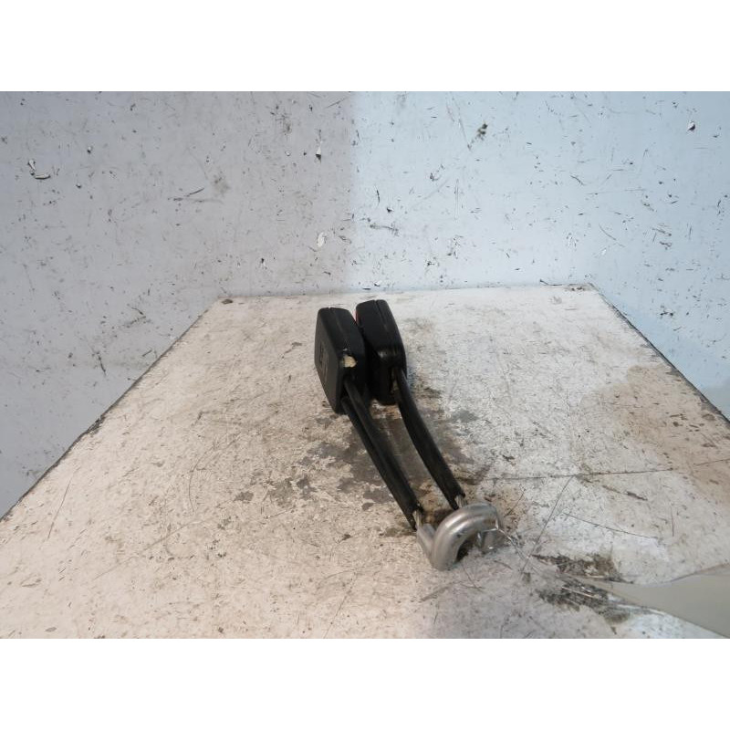 Attache ceinture arriere droit SEAT IBIZA 2 Photo n°1