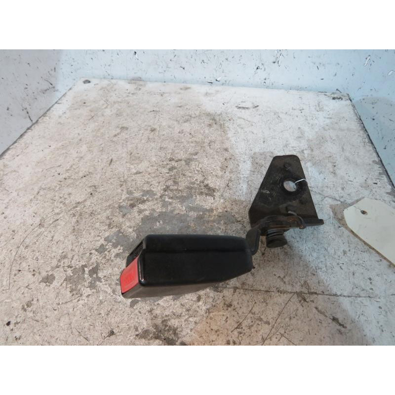 Attache ceinture arriere droit PEUGEOT 407 Photo n°1