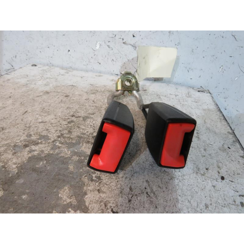Attache ceinture arriere gauche SKODA FABIA 1 Photo n°1