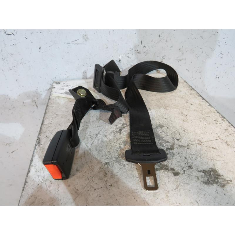 Attache ceinture arriere gauche NISSAN PRIMERA 2 Photo n°1