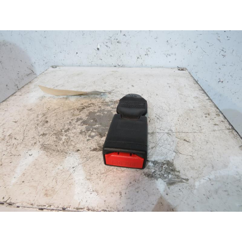 Attache ceinture arriere droit PEUGEOT PARTNER 2 Photo n°1