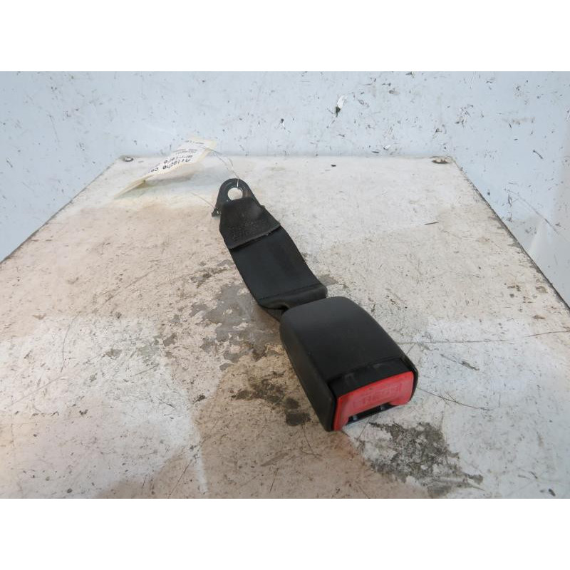 Attache ceinture arriere droit PEUGEOT 406 Photo n°1