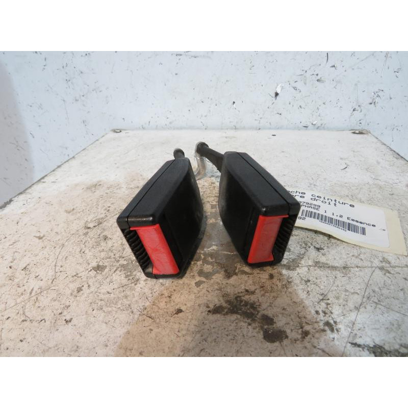 Attache ceinture arriere droit OPEL CORSA C Photo n°1