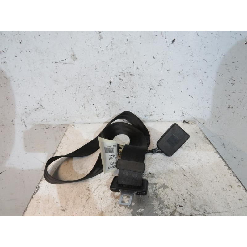 Attache ceinture arriere droit VOLKSWAGEN GOLF 4 Photo n°1