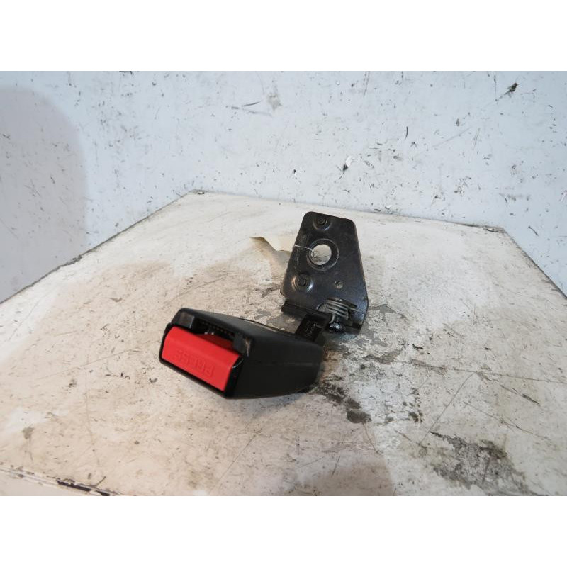 Attache ceinture arriere gauche PEUGEOT 307 Photo n°1