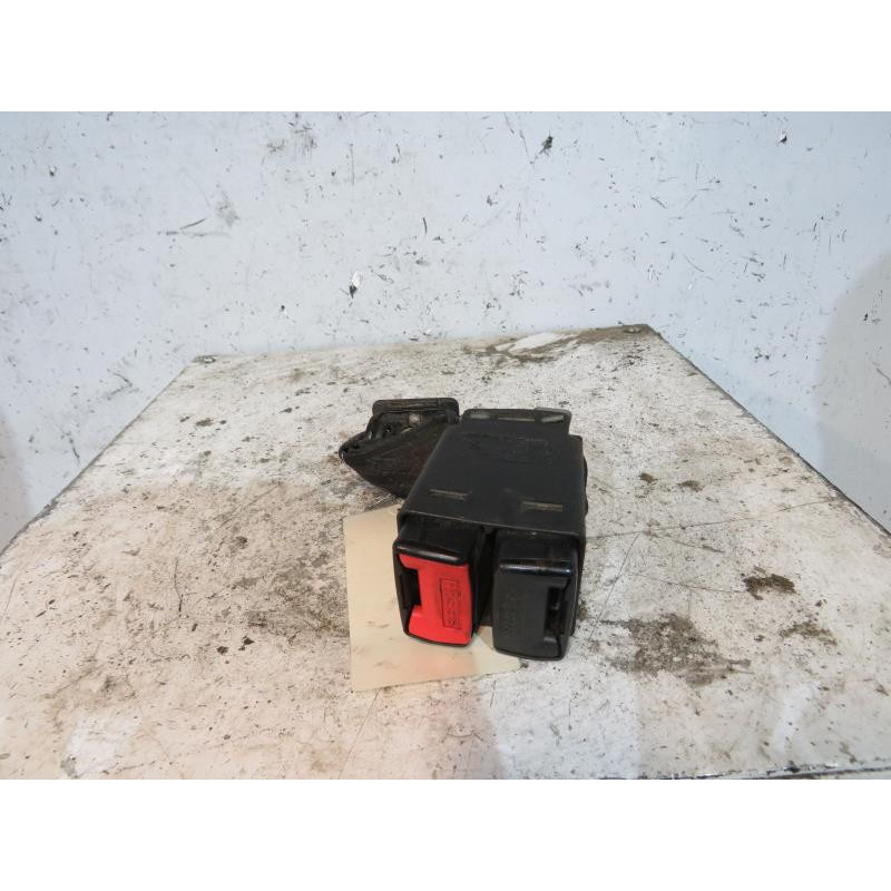 Attache ceinture arriere droit RENAULT MEGANE 1 Photo n°1