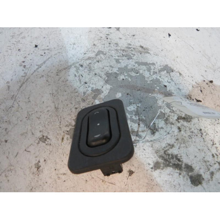 Interrupteur de leve vitre avant droit OPEL CORSA C