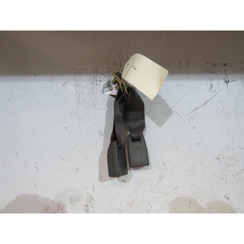 Attache ceinture arriere droit MAZDA PREMACY Photo n°1