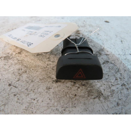 Bouton de warning FORD FOCUS 2