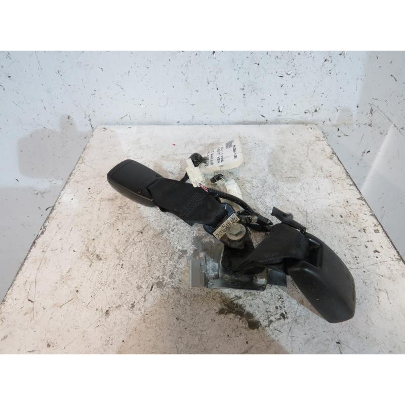 Attache ceinture arriere droit MAZDA 3 1 Photo n°1