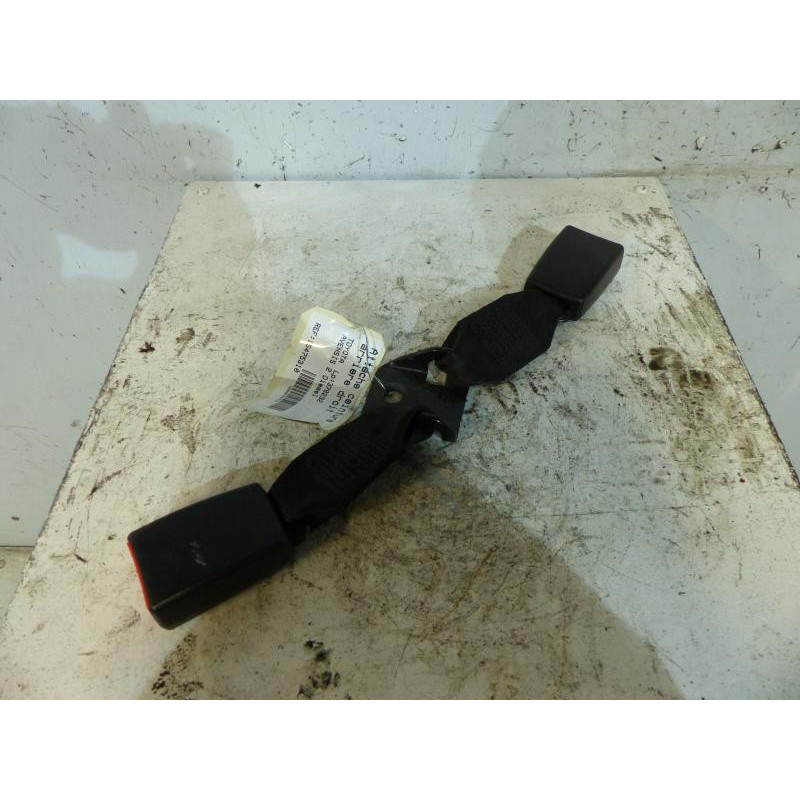 Attache ceinture arriere droit TOYOTA AVENSIS 1 Photo n°1