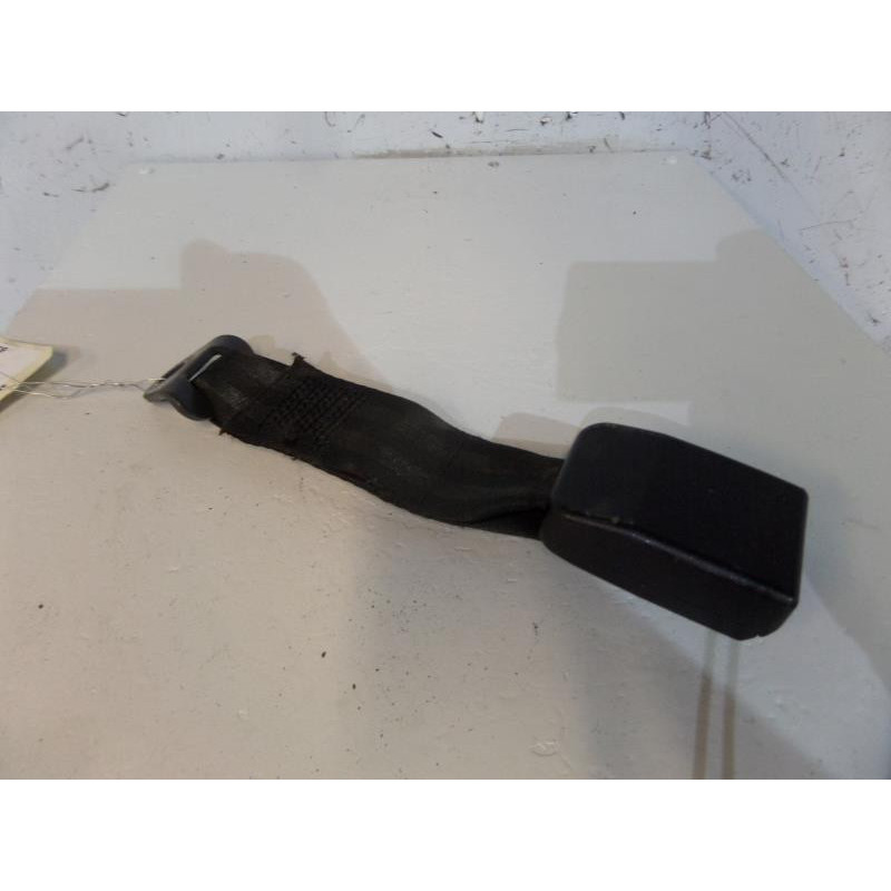 Attache ceinture arriere gauche PEUGEOT 206 Photo n°1