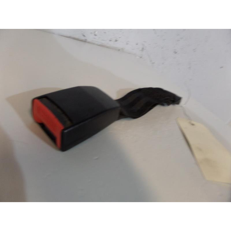 Attache ceinture arriere droit PEUGEOT 206 Photo n°1