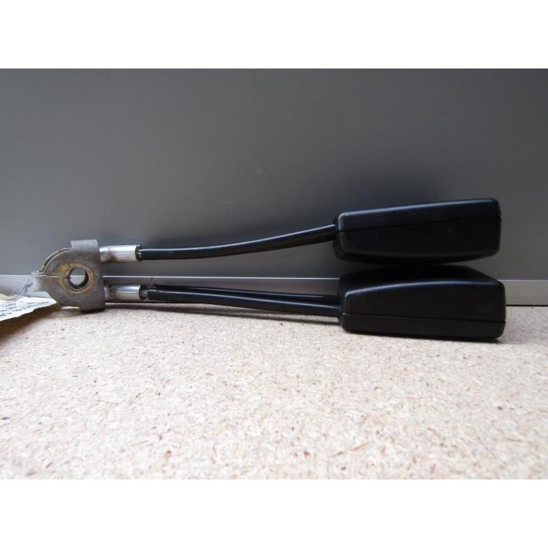 Attache ceinture arriere gauche SEAT TOLEDO 2 Photo n°1