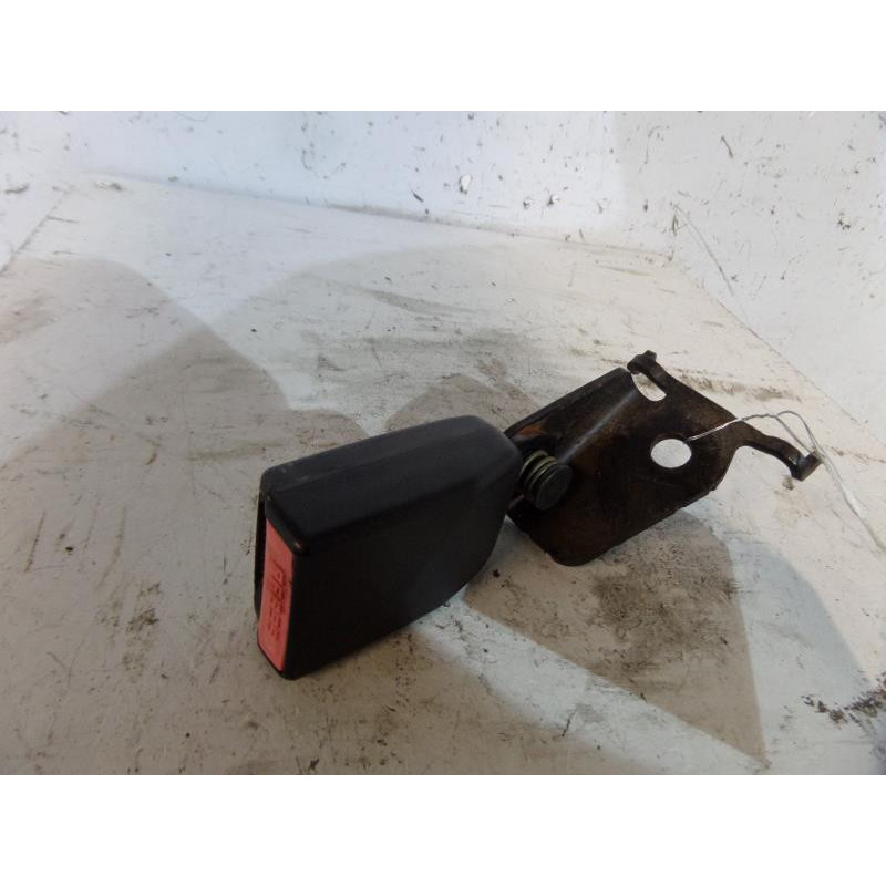 Attache ceinture arriere droit RENAULT MEGANE 2 Photo n°1
