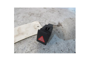 Bouton de warning VOLKSWAGEN POLO 4 Photo n°1