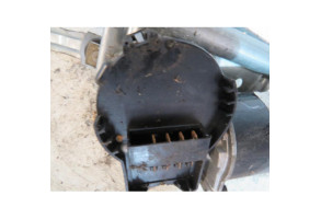 Moteur essuie glace avant VOLKSWAGEN PASSAT 4 Photo n°3