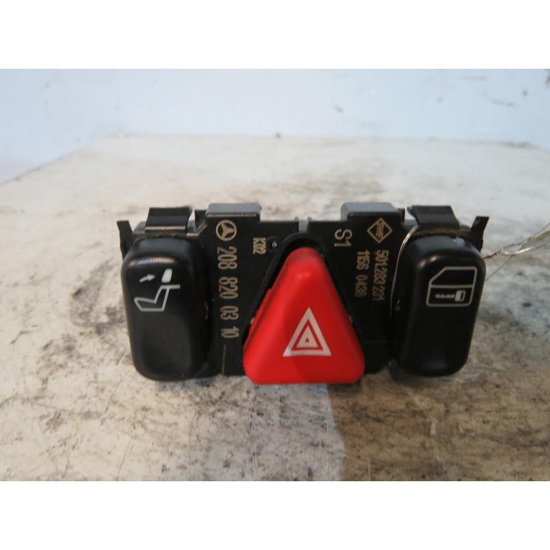 Bouton de warning MERCEDES CLASSE E 210 Photo n°1